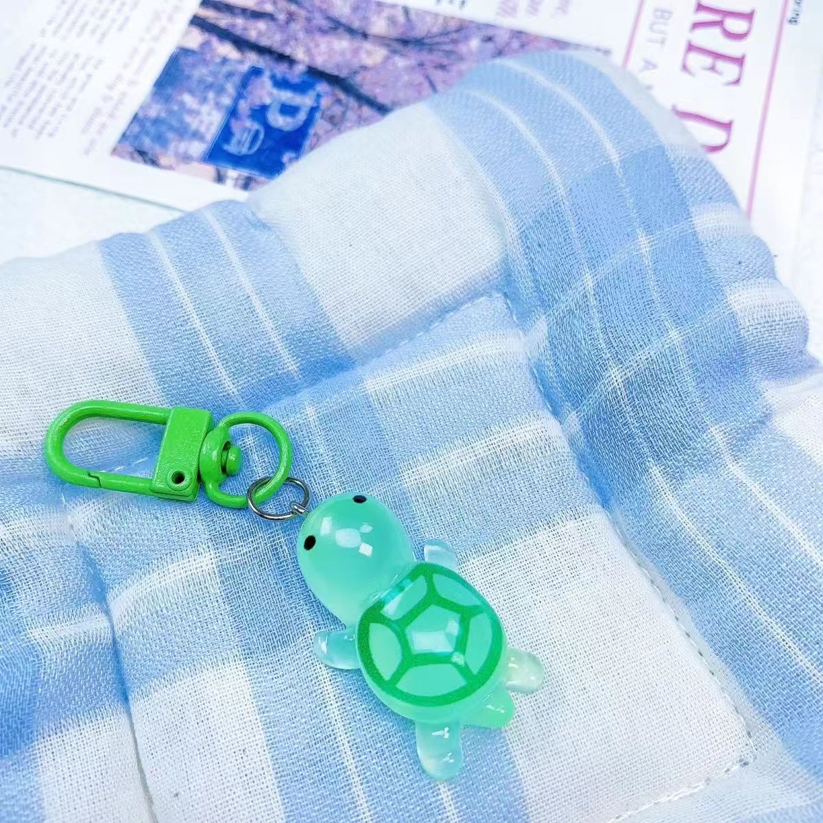 Kawaii Turtle Keychain Charm Jelly Acrylic Sea Turtle Bag Clip, Cute Key Ring for Backpacks, Totes, and Phone Cases