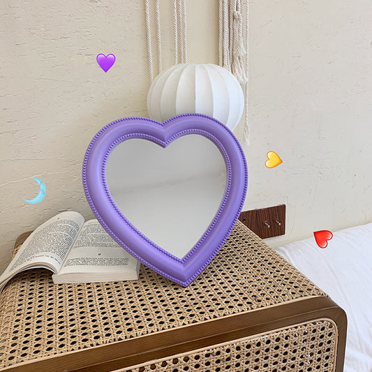 Kawaii heart shaped vanity mirror for gaming room desk